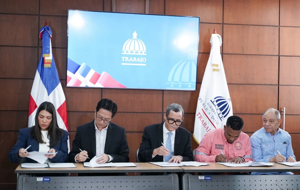 La firma del acuerdo de Convenio Colectivo representa un avance para todos los trabajadores de CORMIDOM